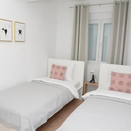 Dino & Gorge Apartment